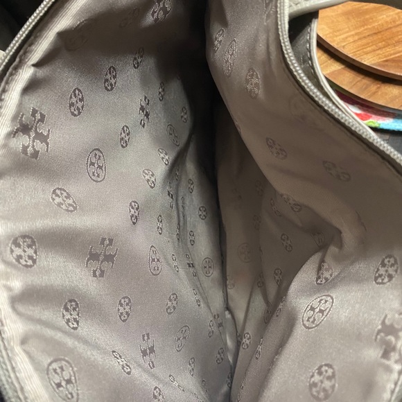 *SOLD* Tory Burch Leather Tote Bag in French Grey - Picture 5 of 9